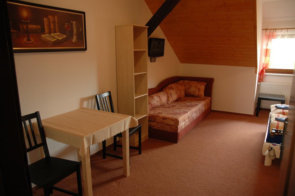 Privát Nováč Apartman Nové Město nad Metují Szoba fotó